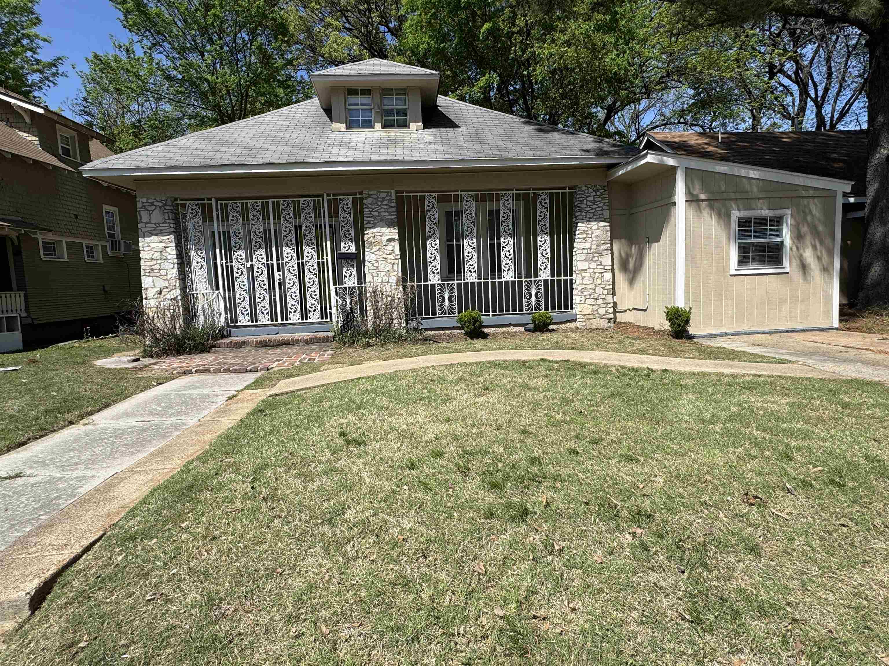 1570 E Mclemore Ave Property Photo 3