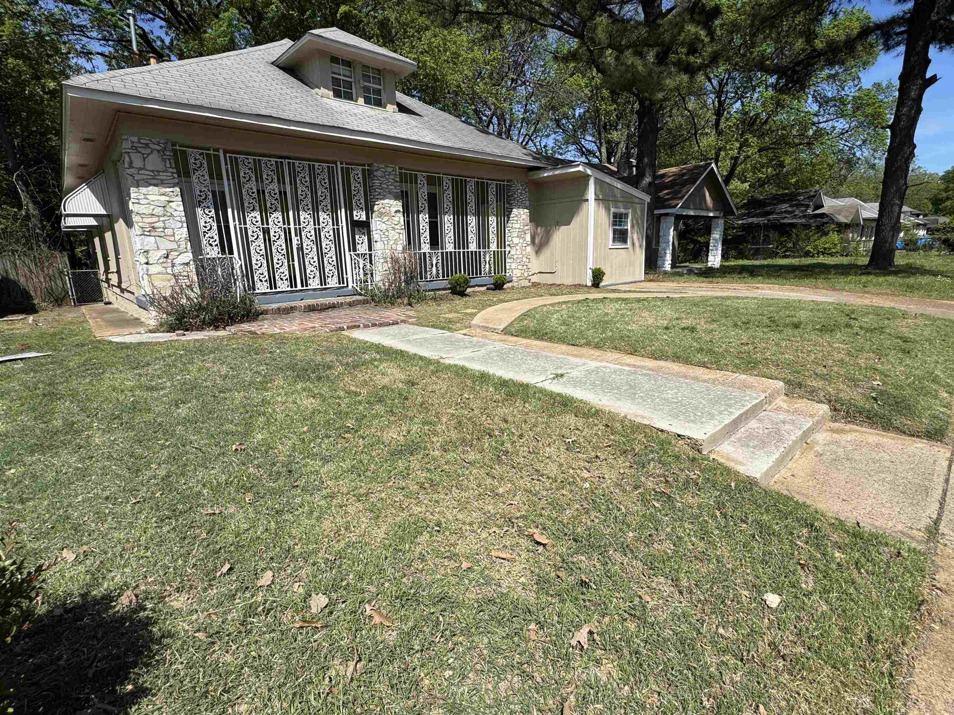1570 E Mclemore Ave Property Photo 5