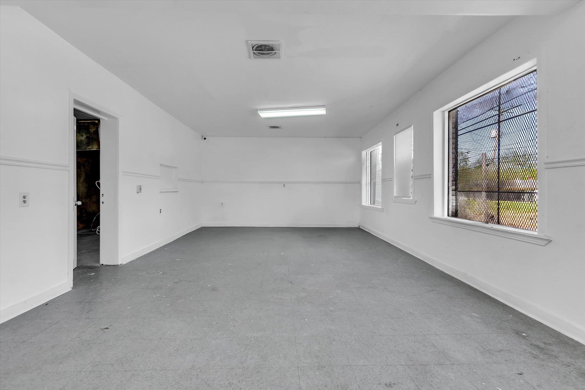 1109 Springdale St Property Photo 3