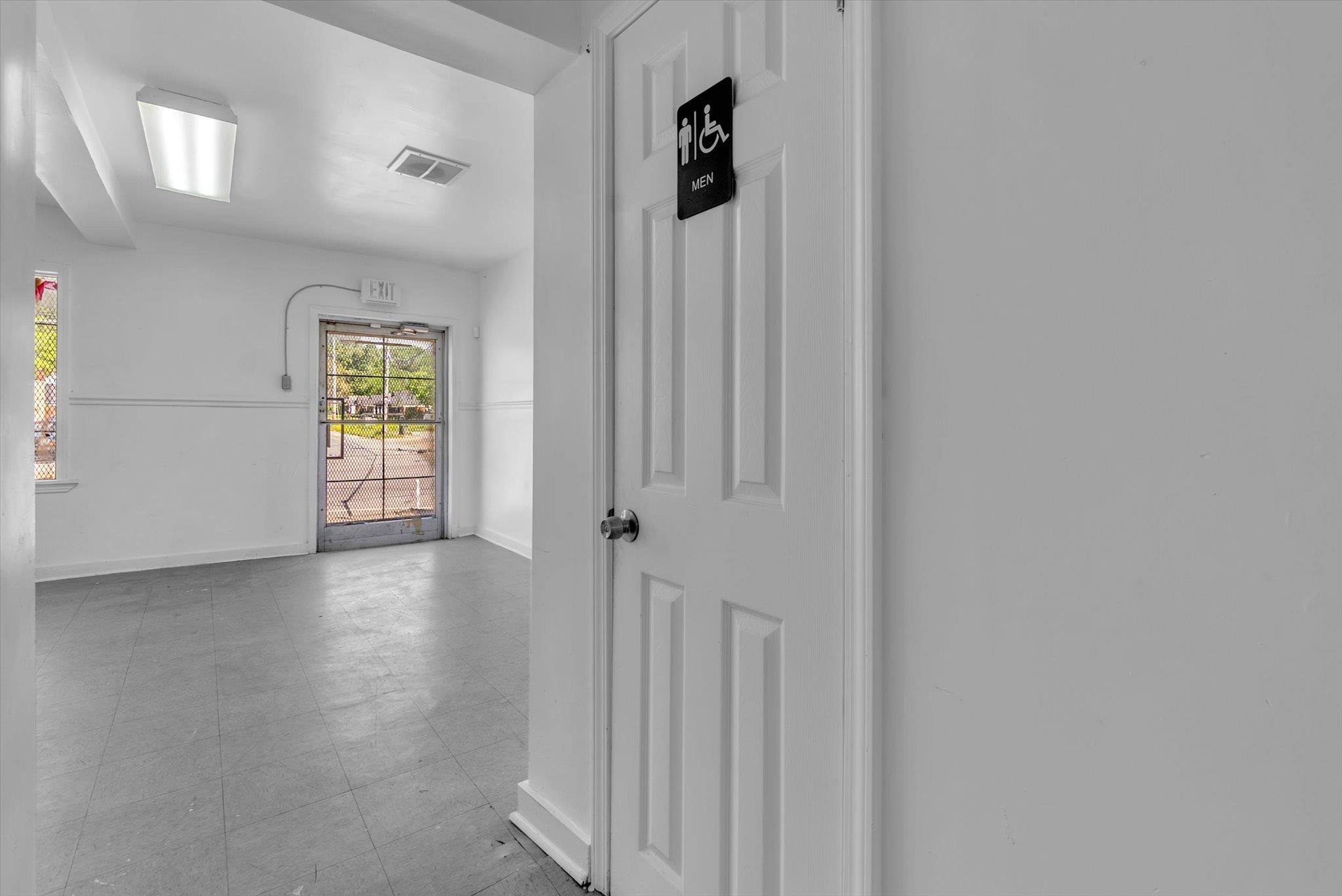 1109 Springdale St Property Photo 8