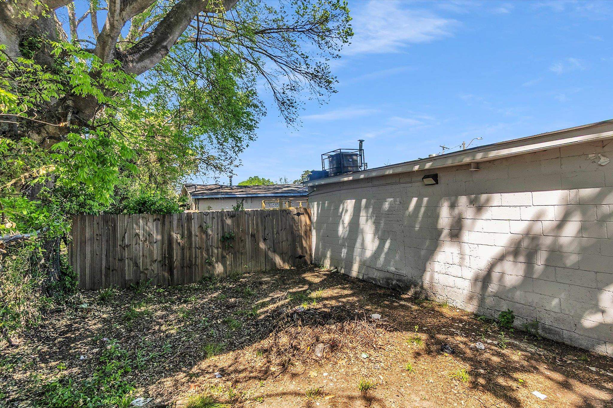 1109 Springdale St Property Photo 12