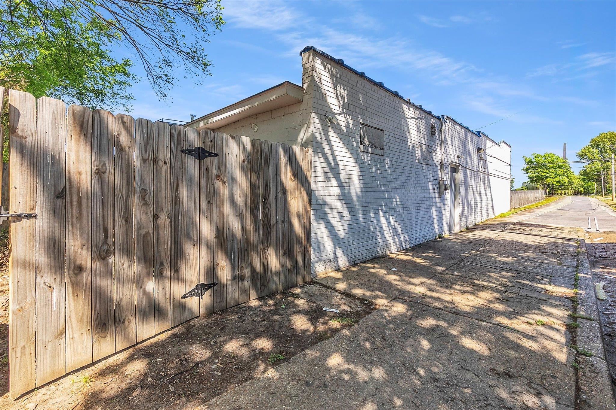 1109 Springdale St Property Photo 13