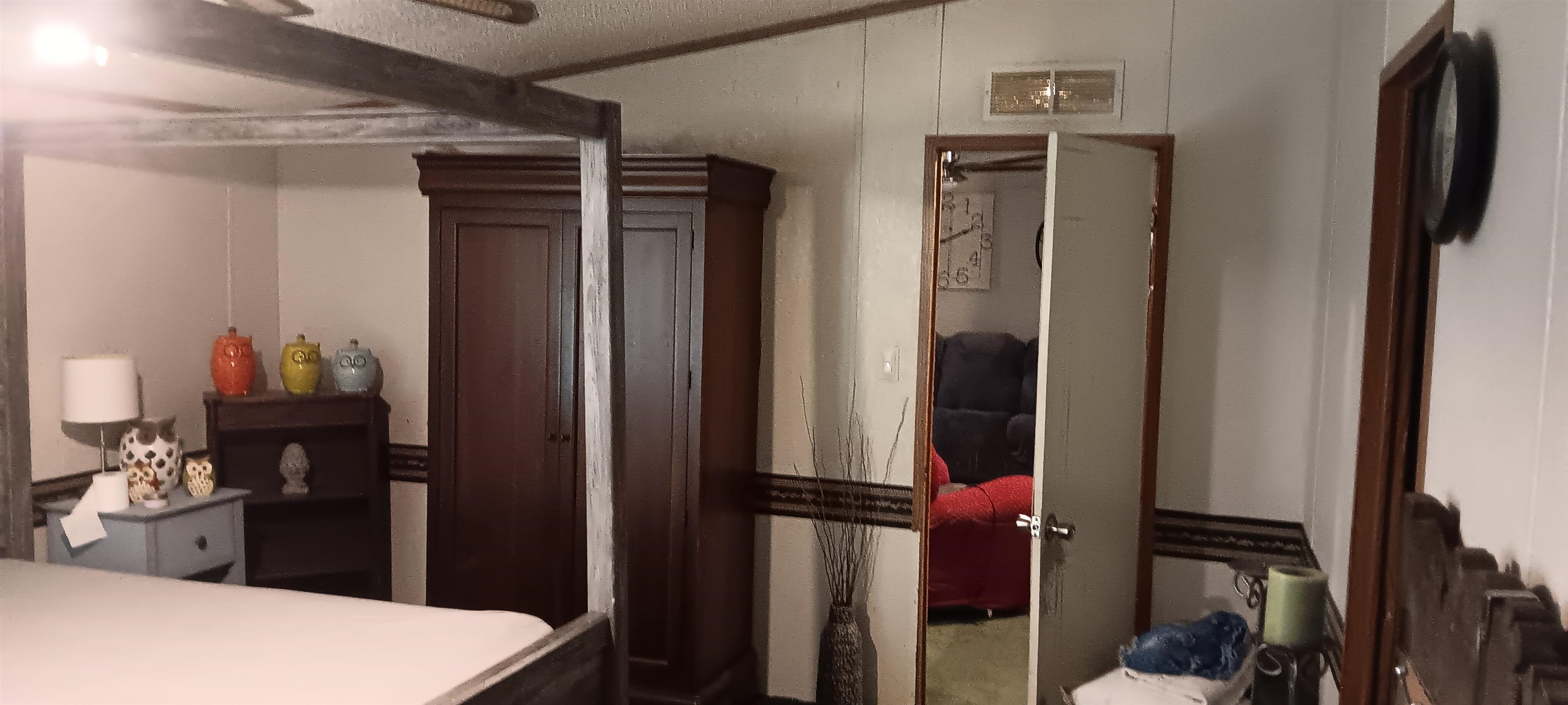 100 Academy Rd Property Photo 6
