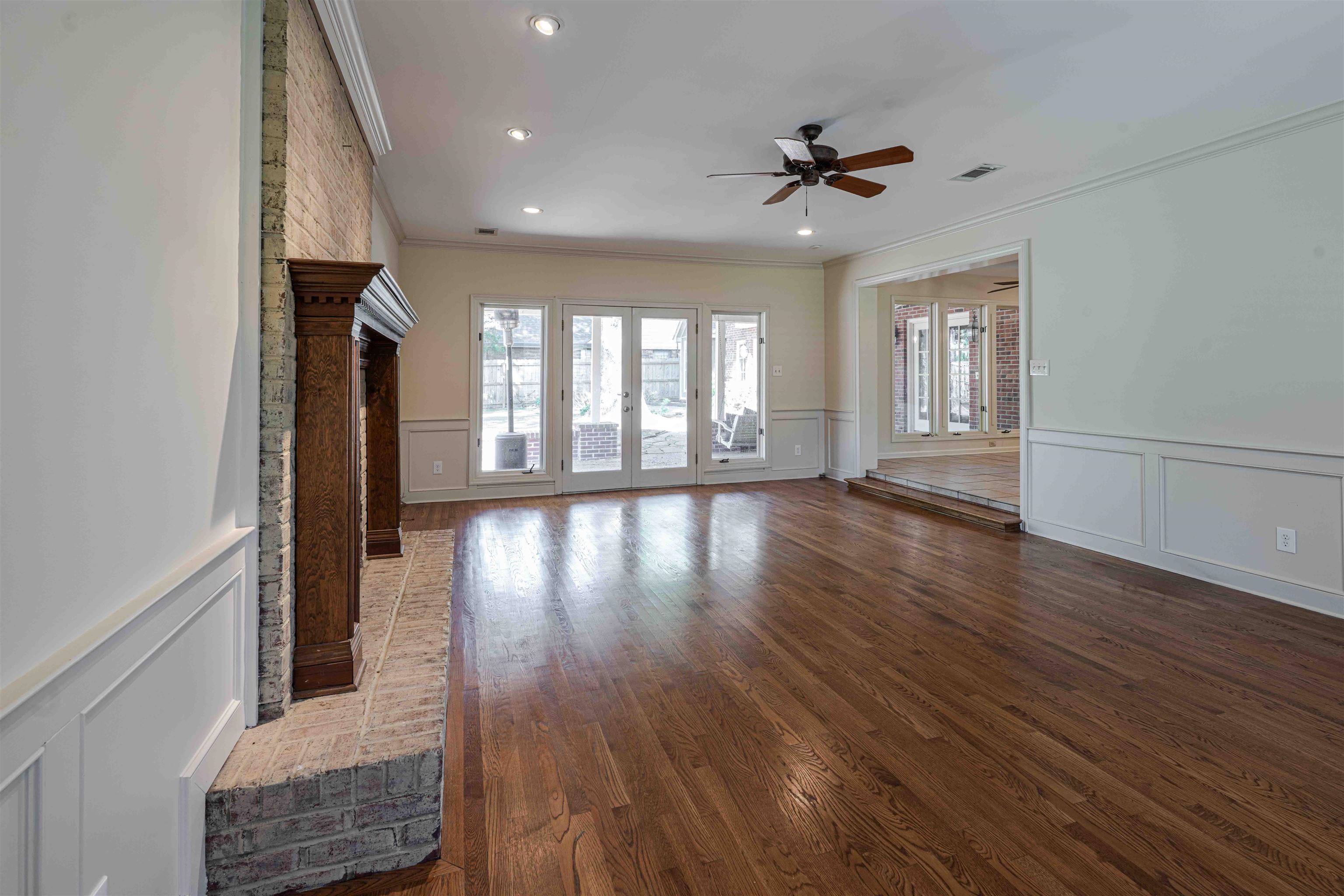947 Rolling Oaks Ln Property Photo 8