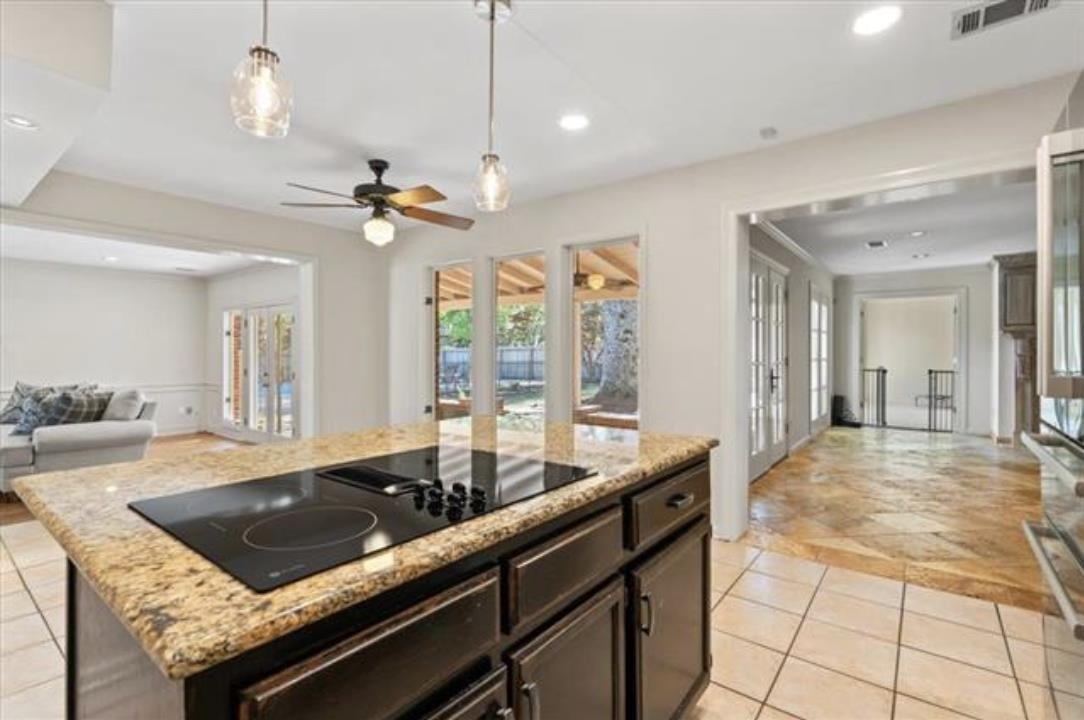947 Rolling Oaks Ln Property Photo 12