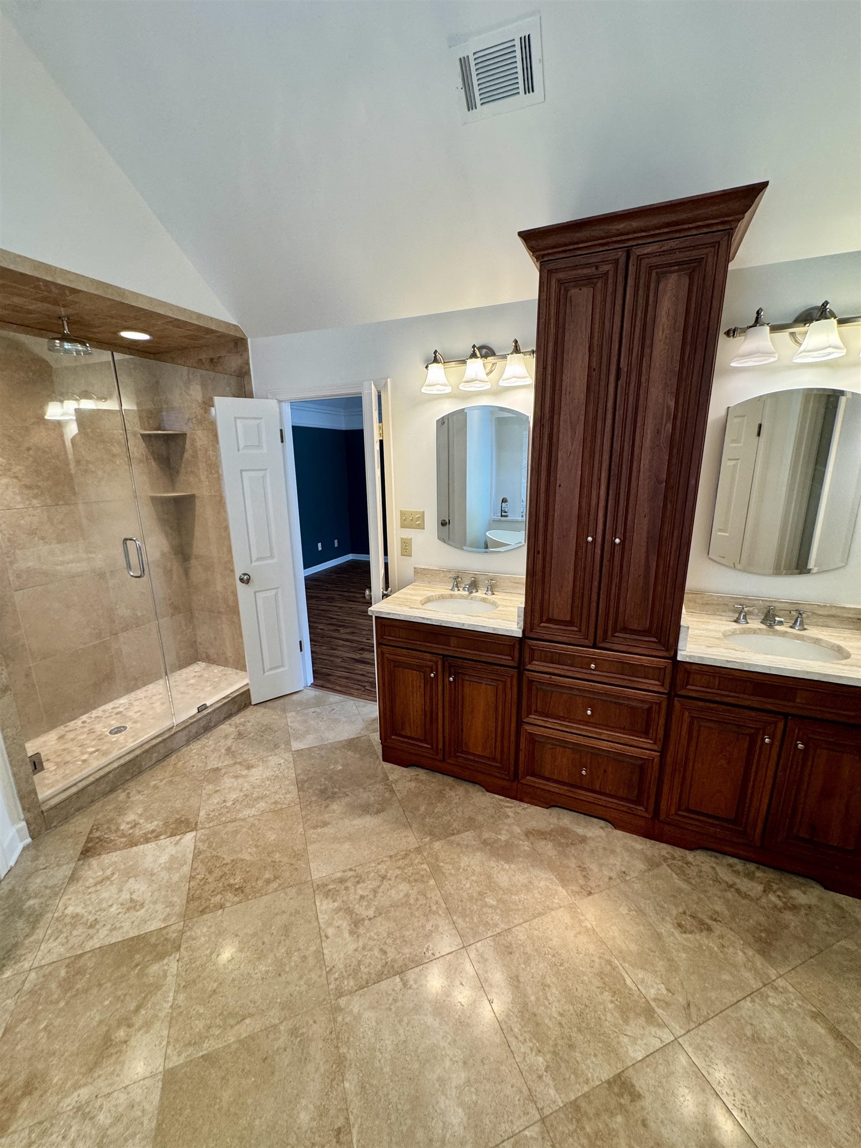 947 Rolling Oaks Ln Property Photo 21