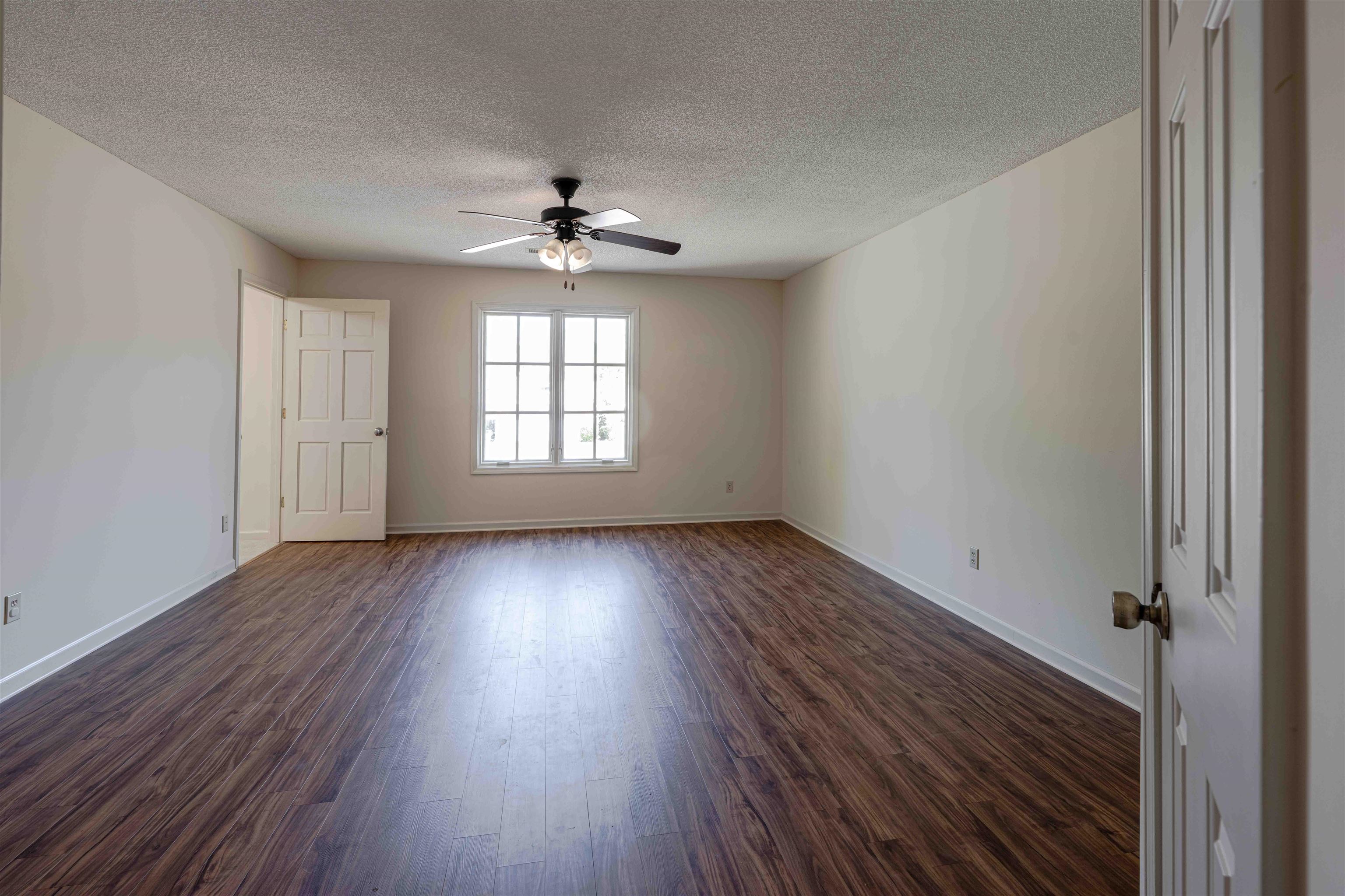 947 Rolling Oaks Ln Property Photo 24