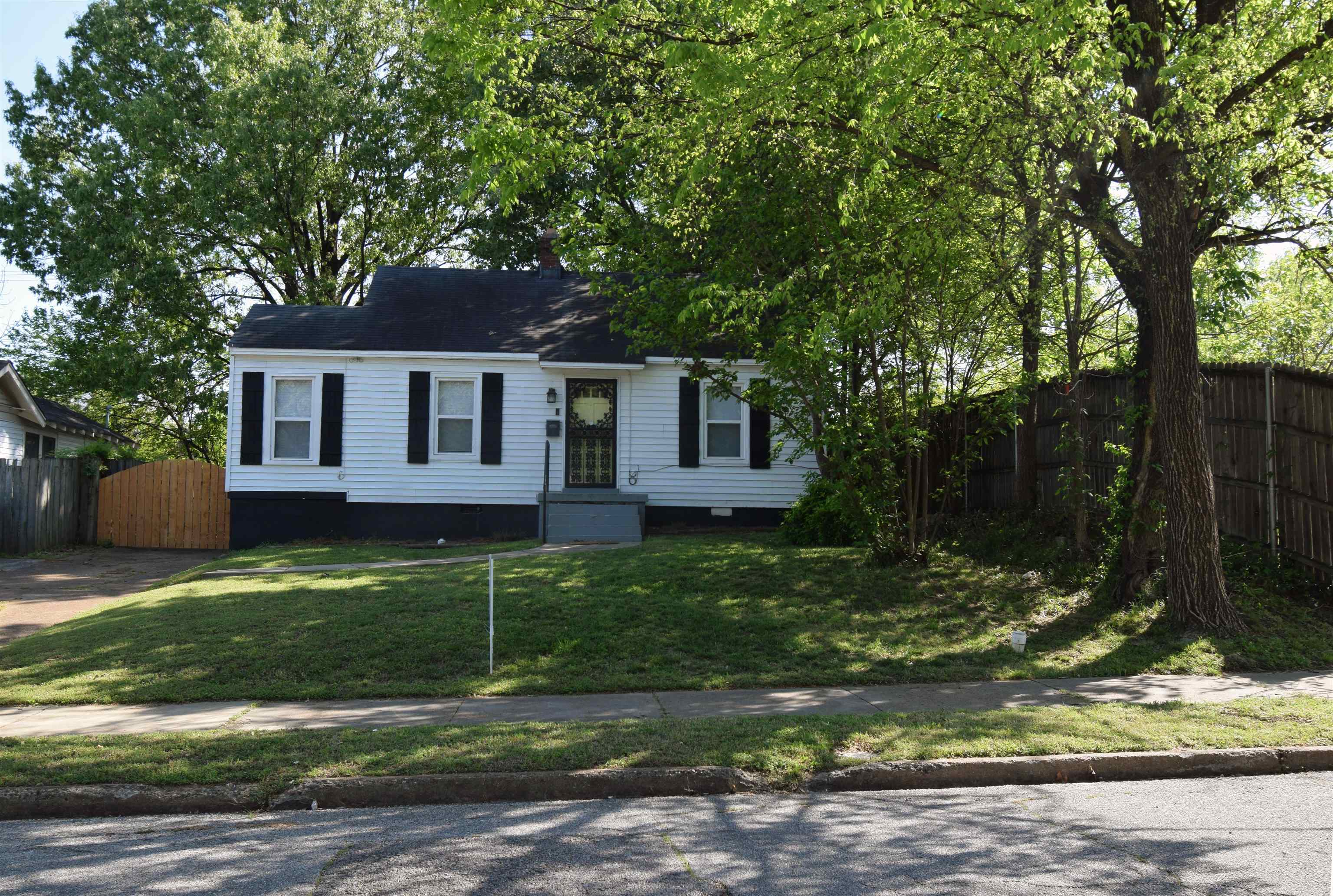 3529 MARION AVE Property Photo 1