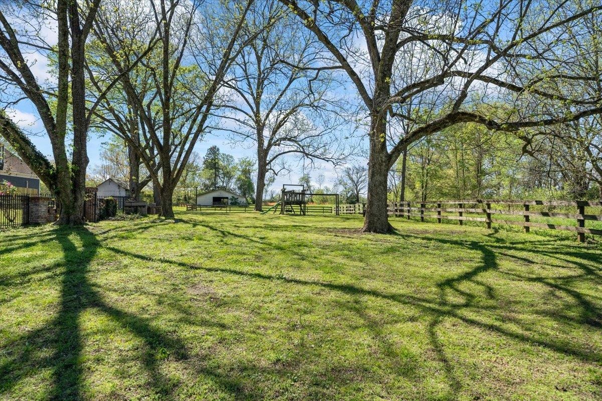 230 Levy Dr Property Photo 38
