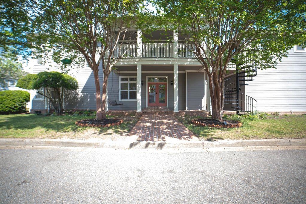 137 Harbor Point Ln Property Photo 3