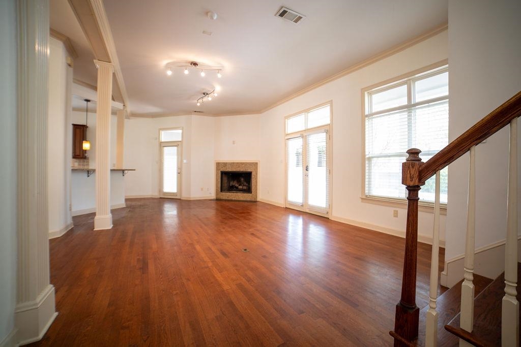 137 Harbor Point Ln Property Photo 5