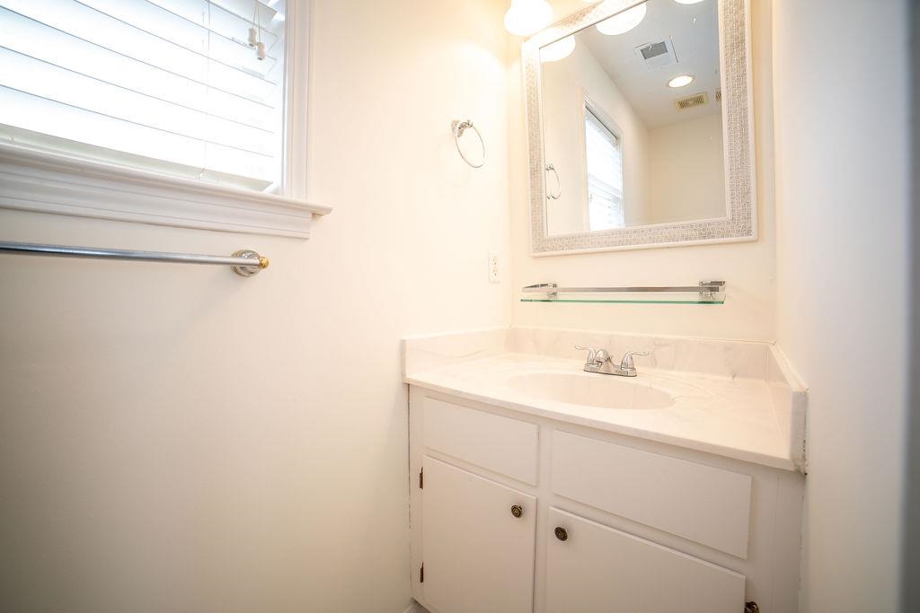 137 Harbor Point Ln Property Photo 26