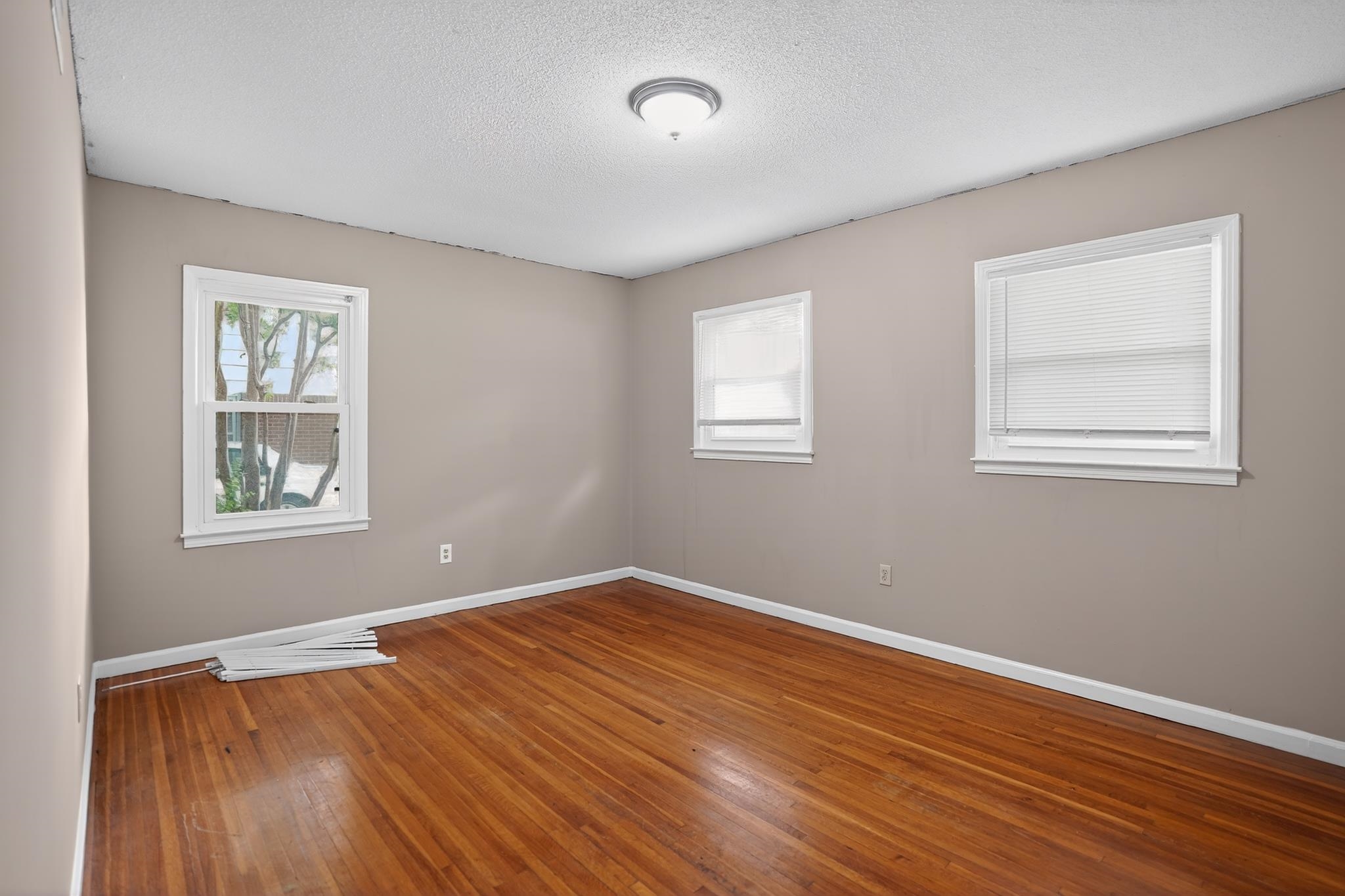 5070 Quince Rd Property Photo 4