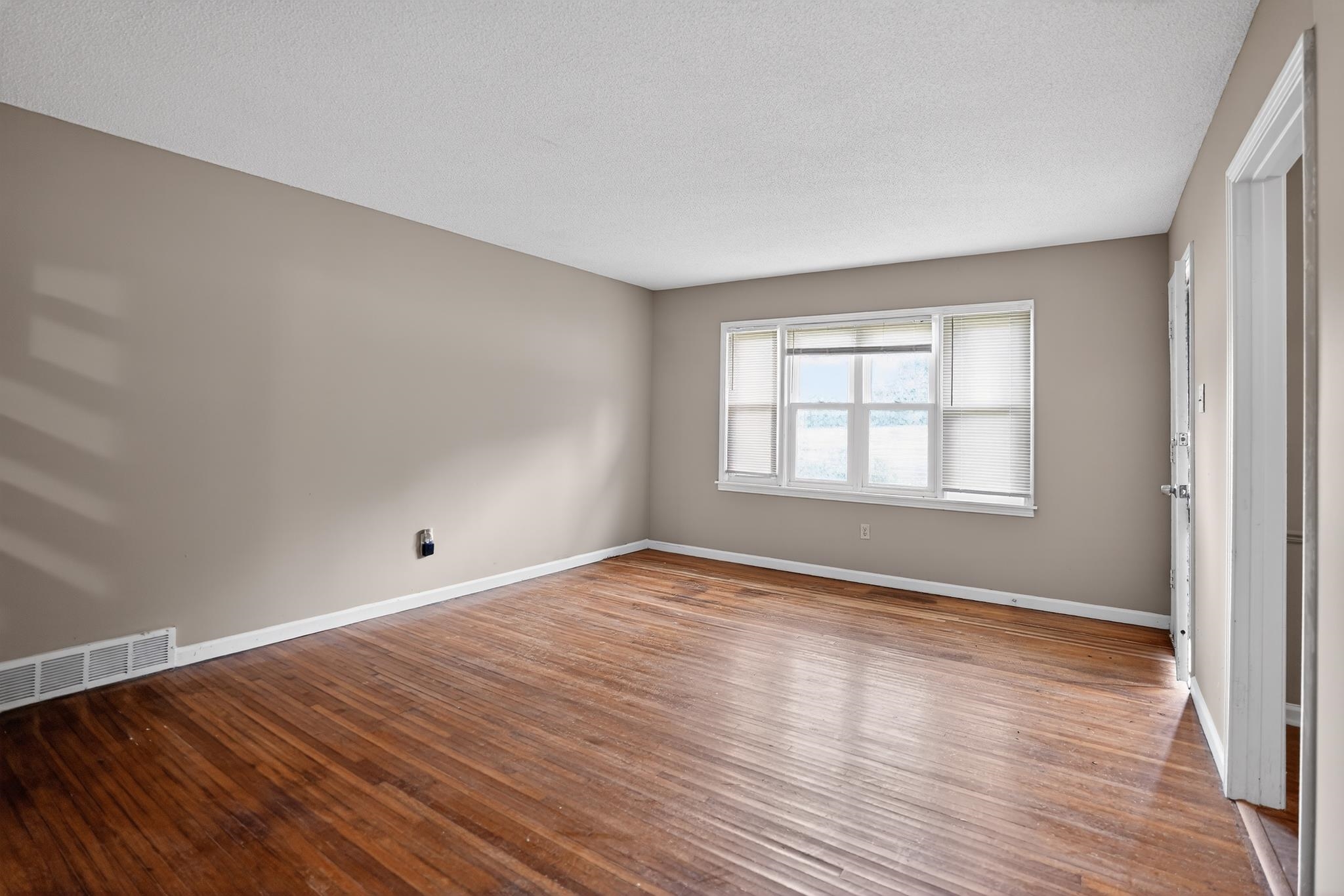 5070 Quince Rd Property Photo 6