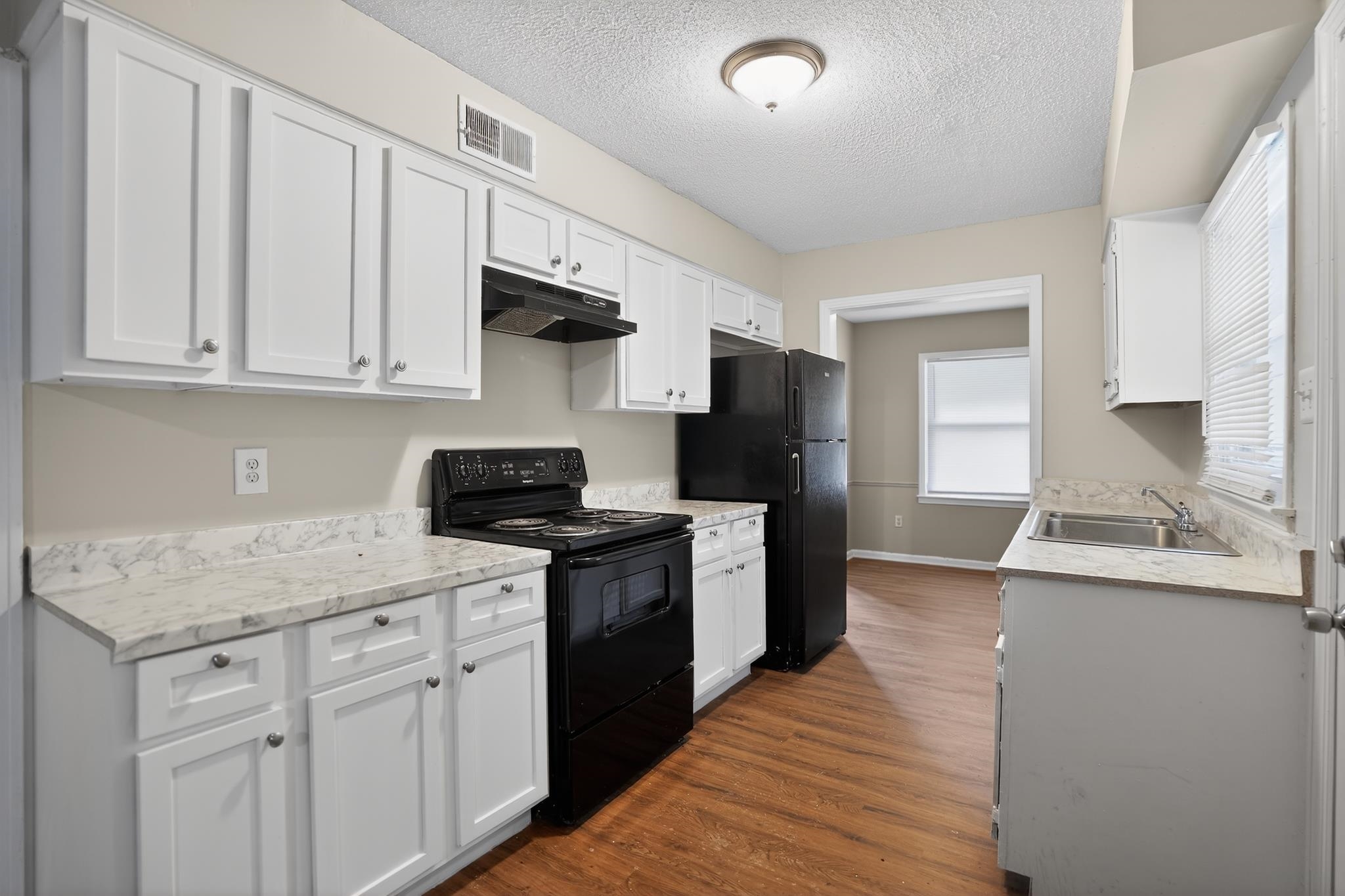 5070 Quince Rd Property Photo 12