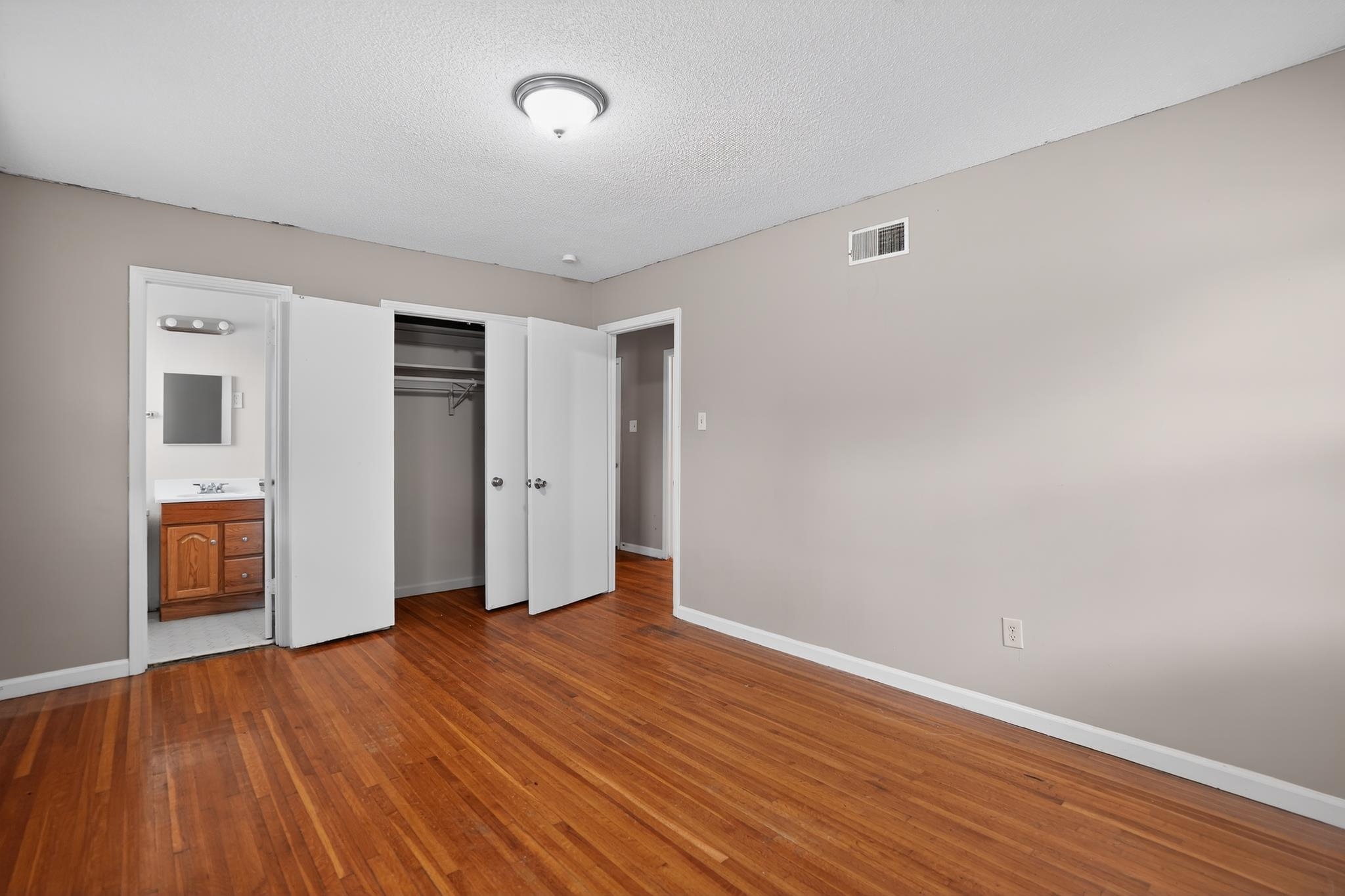 5070 Quince Rd Property Photo 16