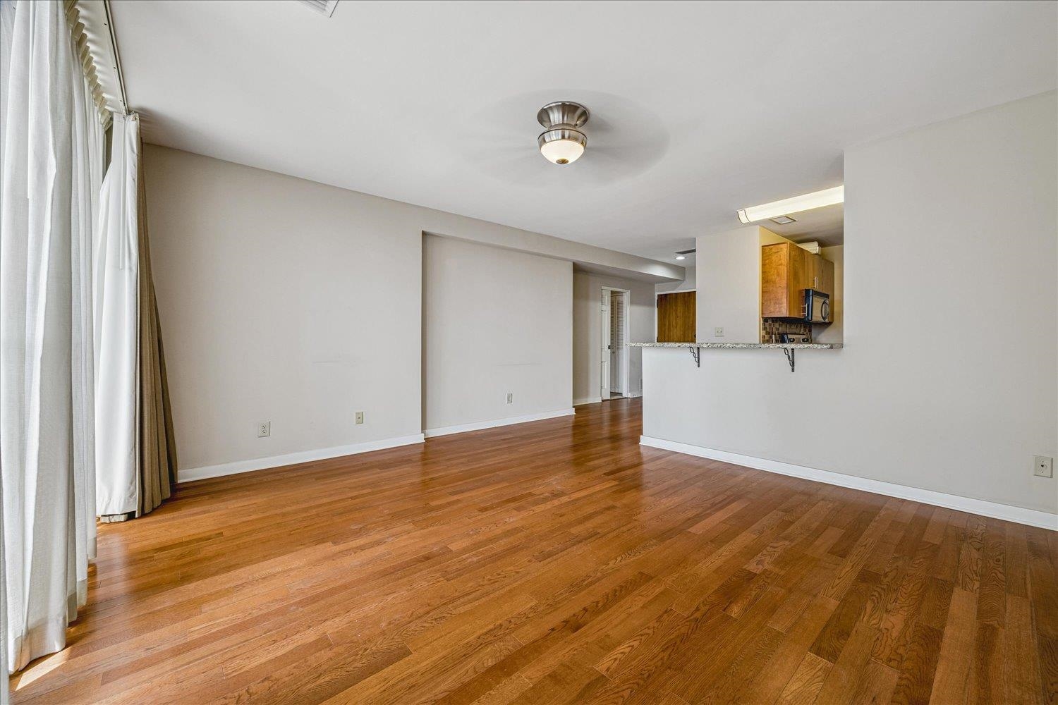 2195 Poplar Ave 303 Property Photo 13