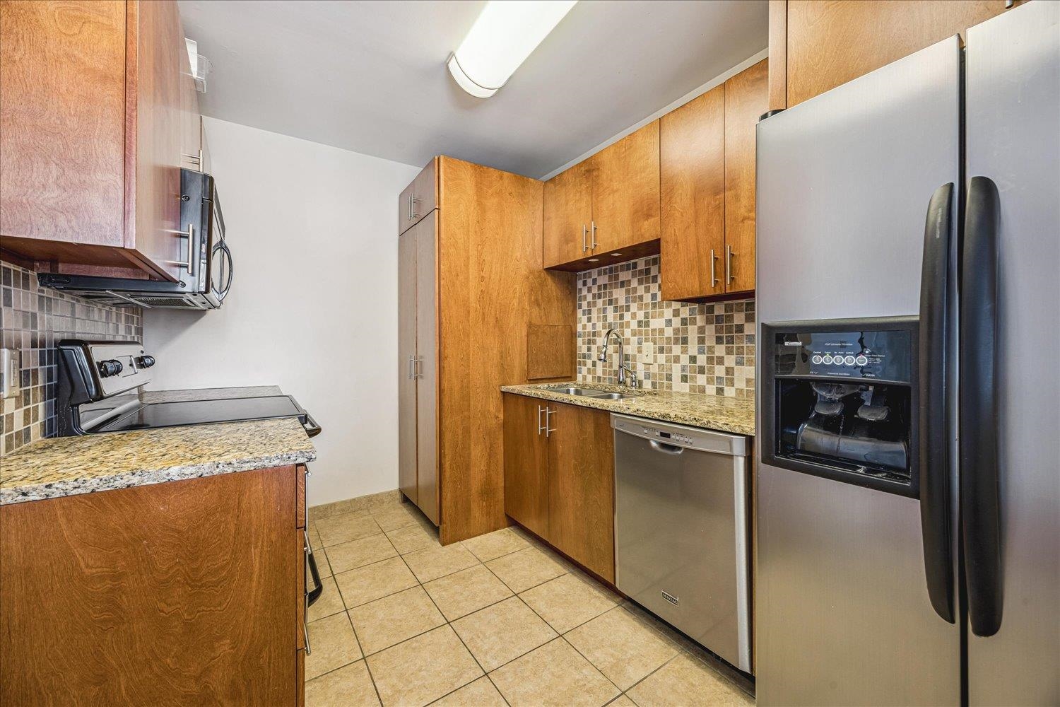 2195 Poplar Ave 303 Property Photo 15