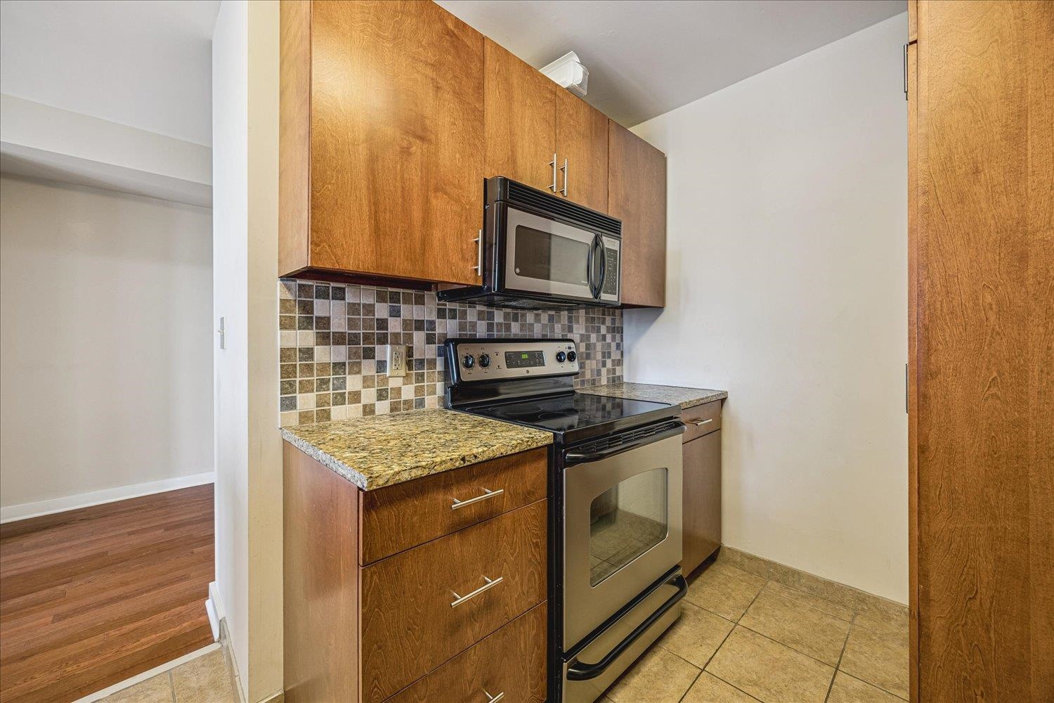 2195 Poplar Ave 303 Property Photo 17