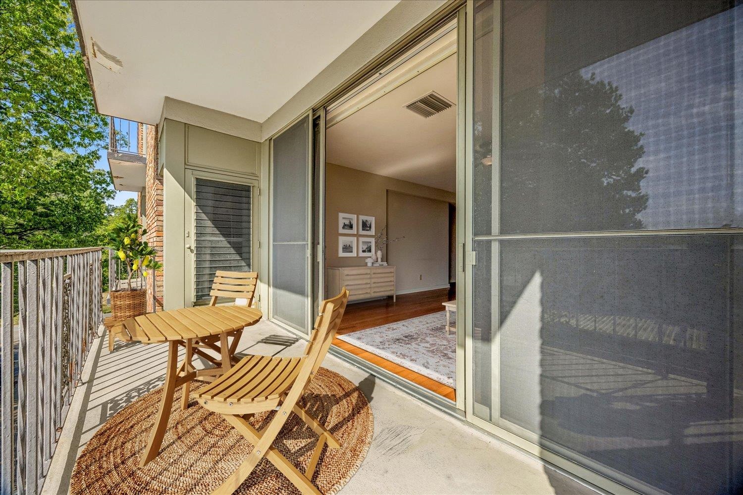 2195 Poplar Ave 303 Property Photo 25