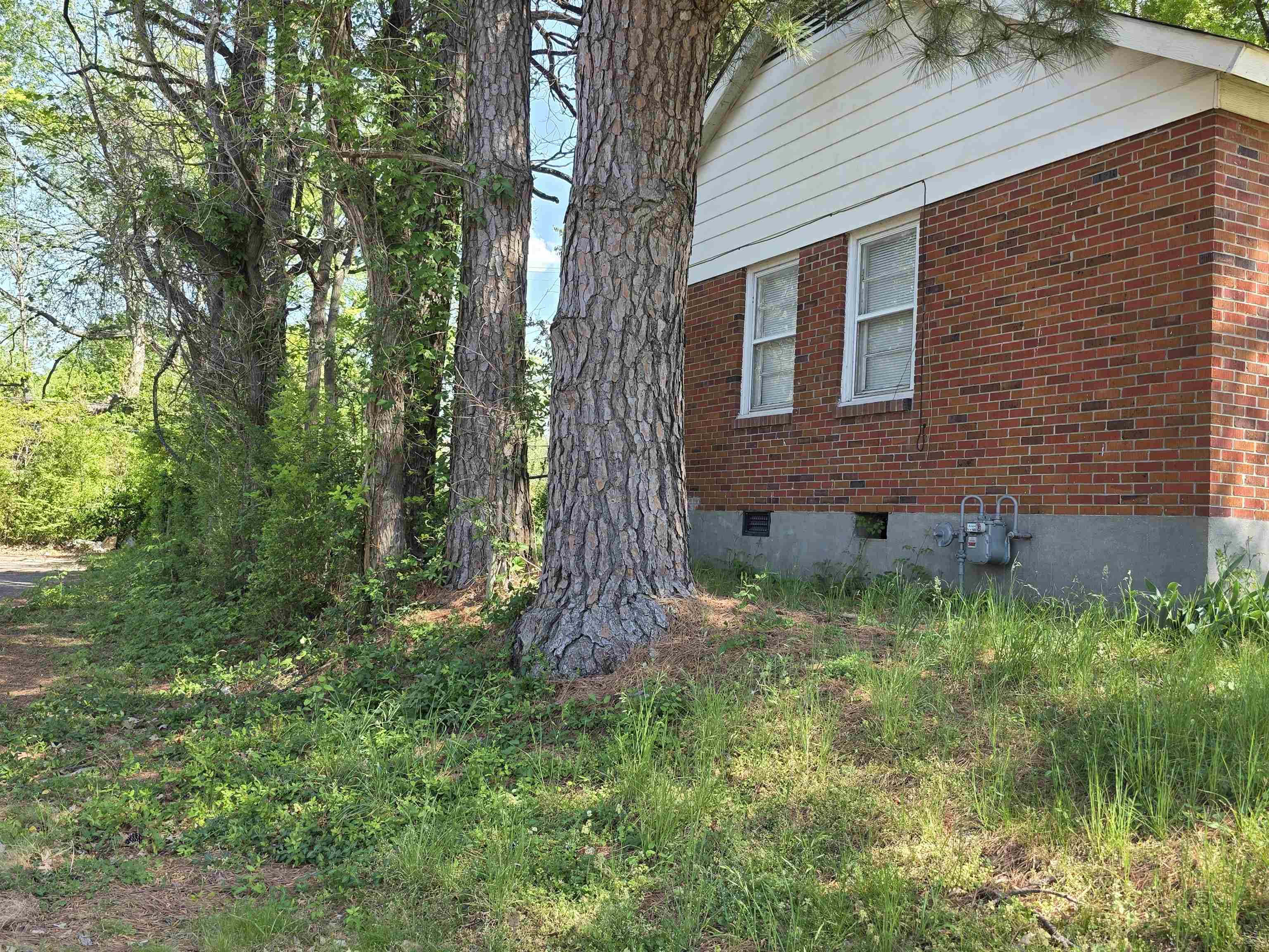 3302 N Watkins St Property Photo 2
