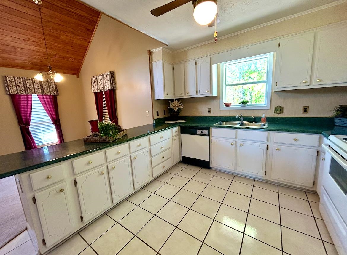 720 Riverside Ln Property Photo 10