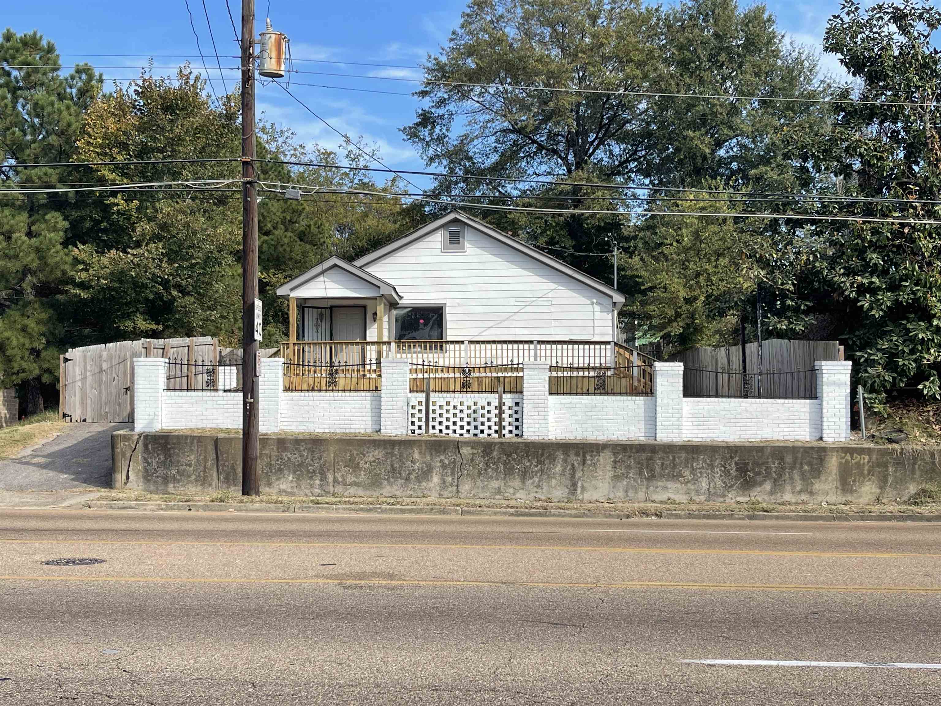 3240 N Watkins St Property Photo 1