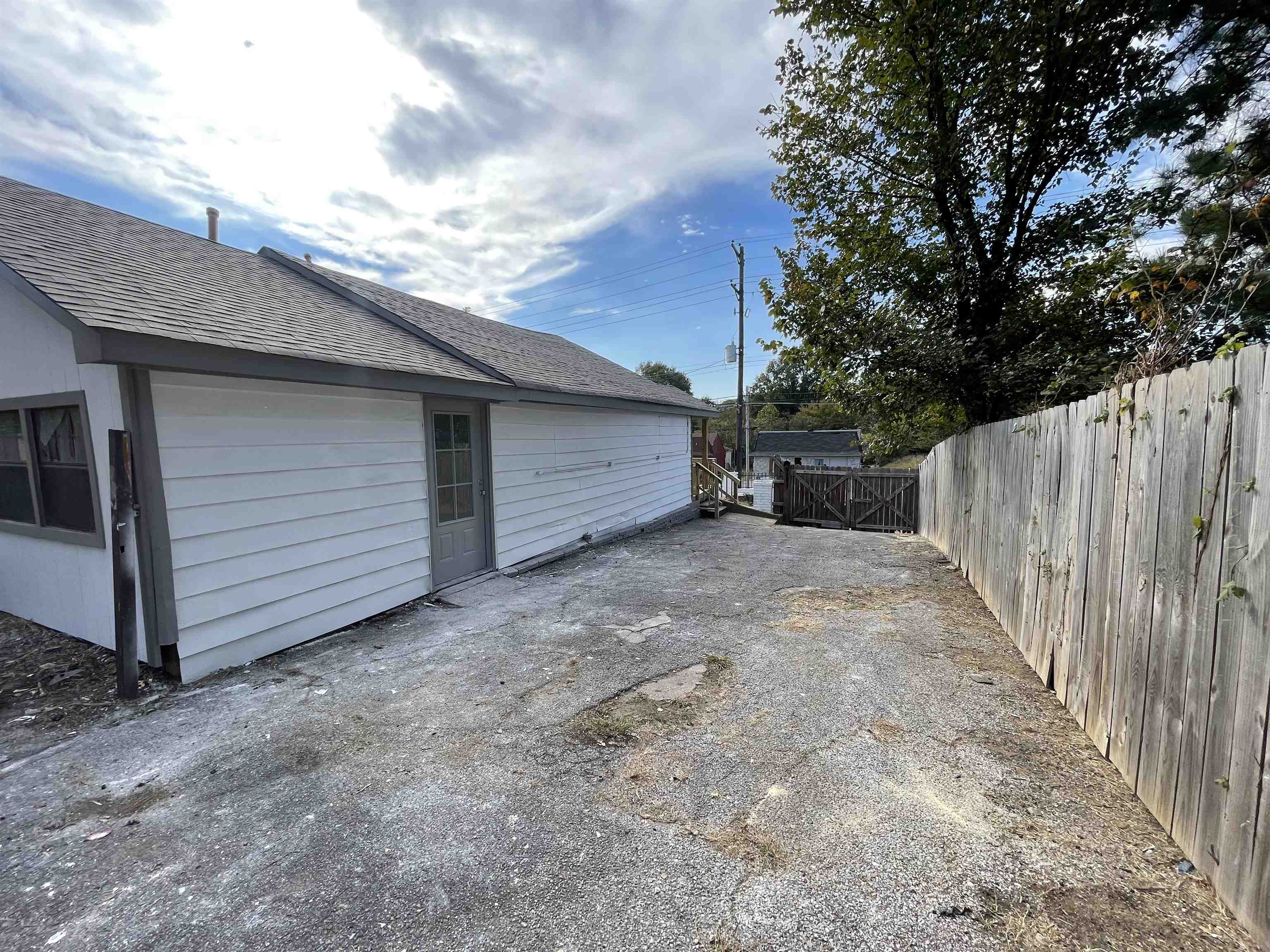3240 N Watkins St Property Photo 4