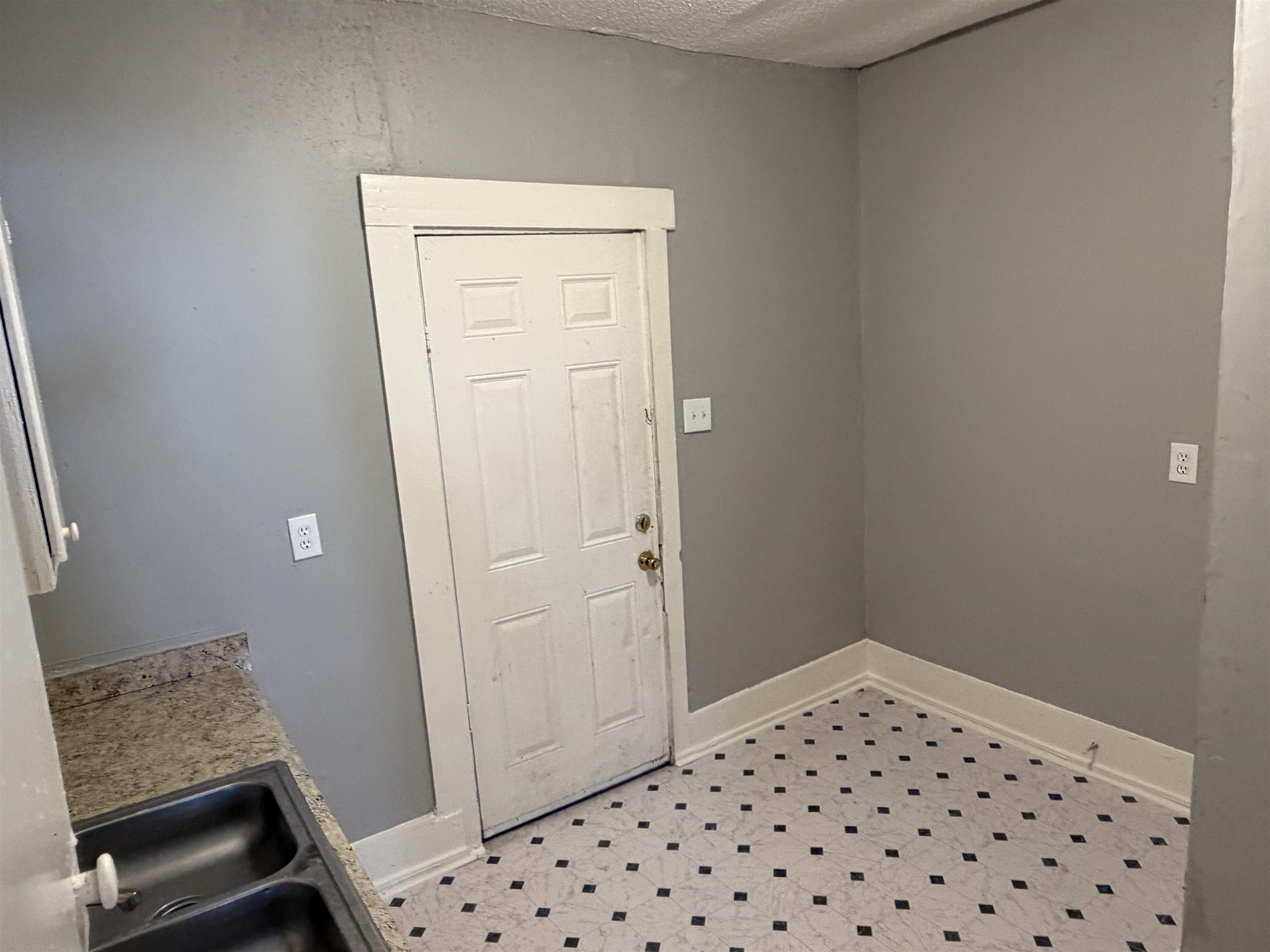 855 Hilton St Property Photo 6