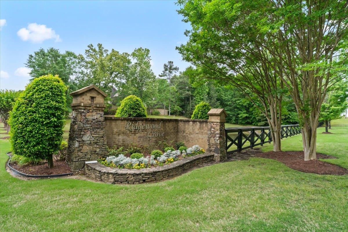 70 Grove Park Ln Property Photo 8