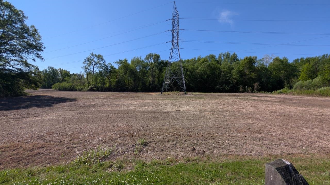 2480 Highland St Property Photo 2