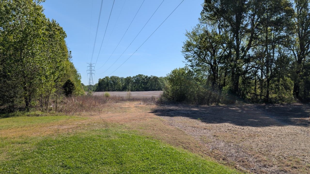2480 Highland St Property Photo 3
