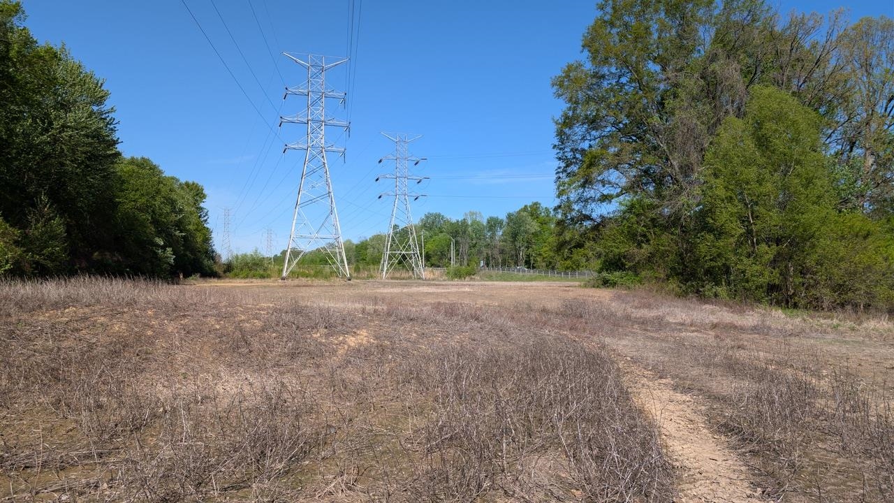 2480 Highland St Property Photo 5