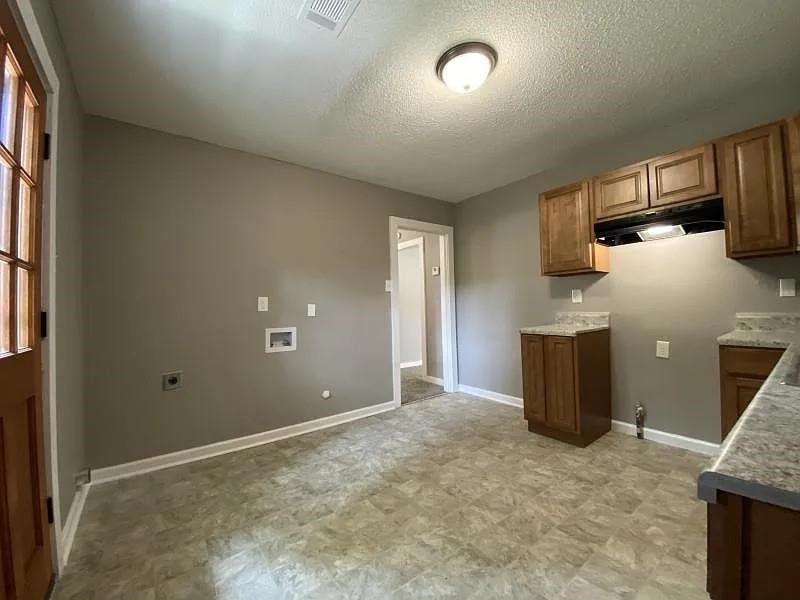 247 Modder Ave Property Photo 4