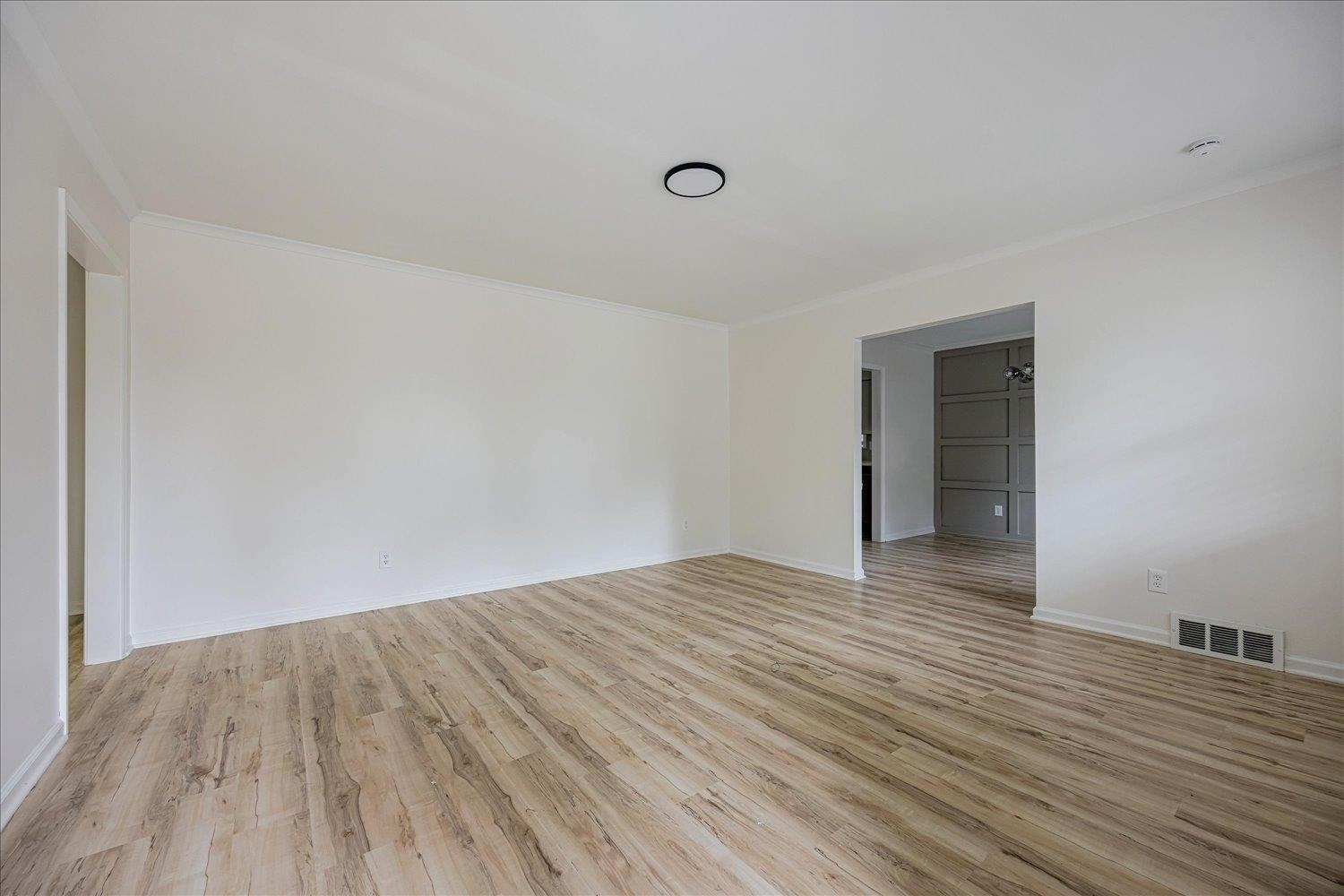 505 Eastbourne Pl Property Photo 7