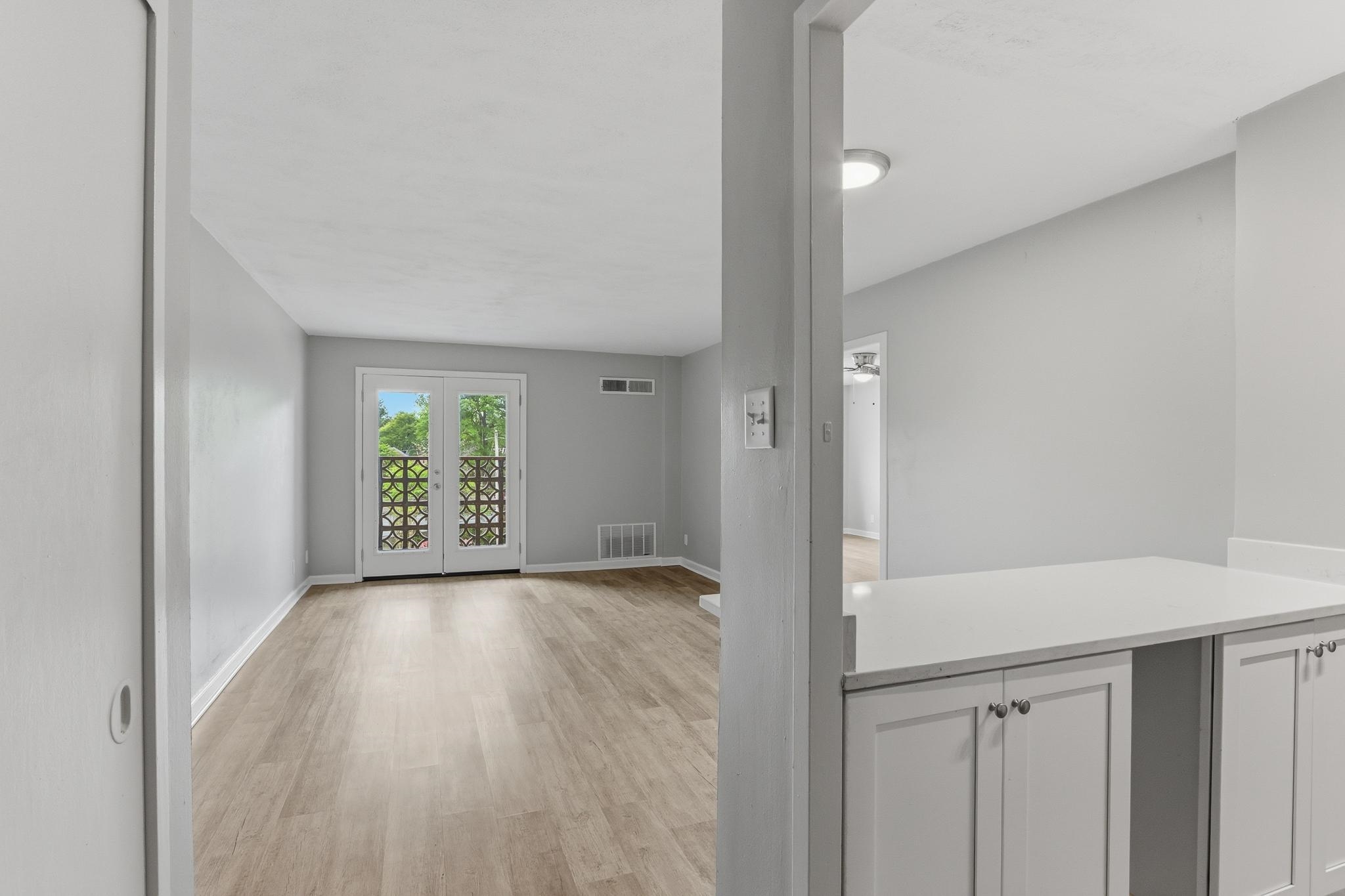 2277 Union Ave 409 Property Photo 2