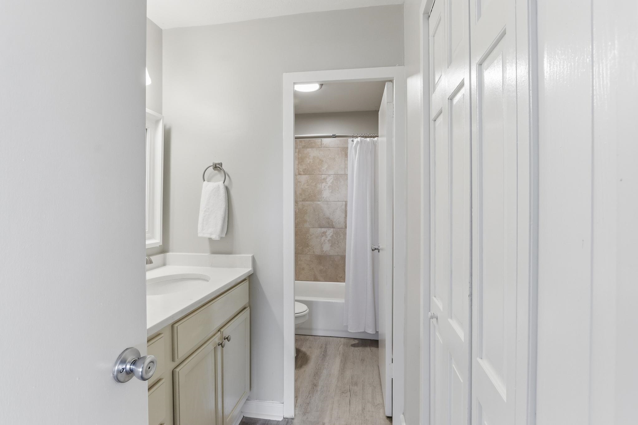 2277 Union Ave 409 Property Photo 13