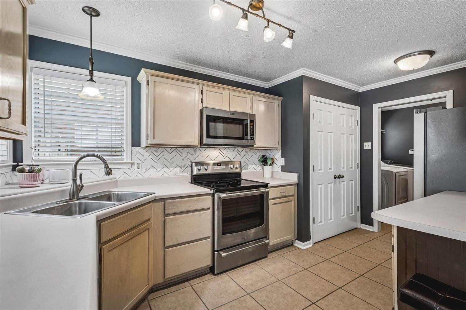 6435 Gillia Cir S Property Photo 10