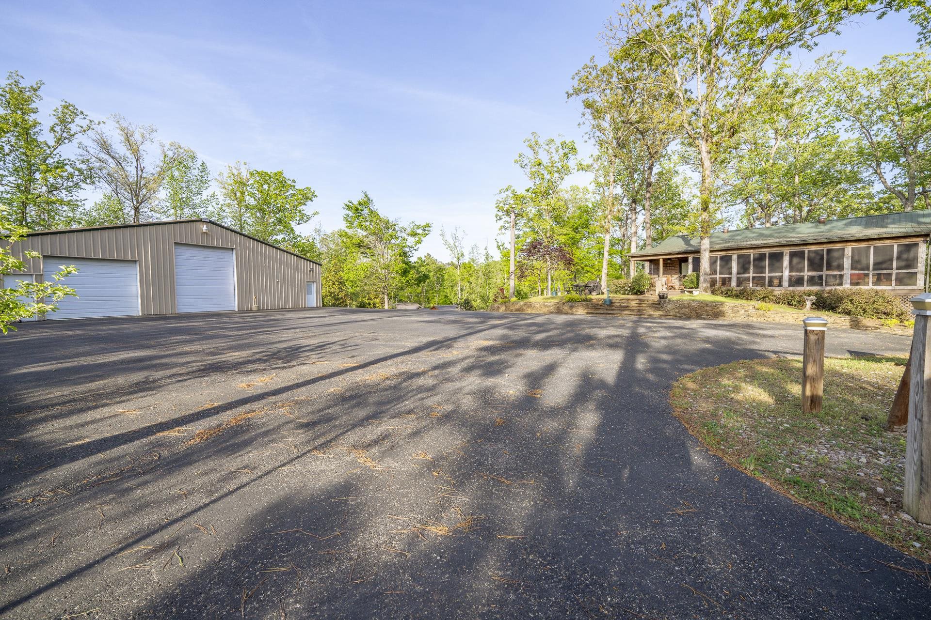 320 Yellow Creek Ln Property Photo 2