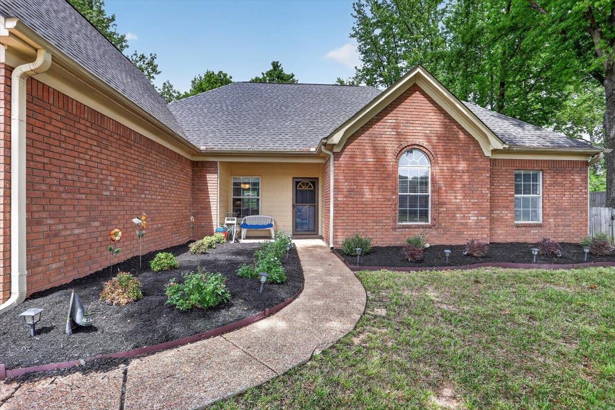 6220 Daybreak Dr Property Photo 3