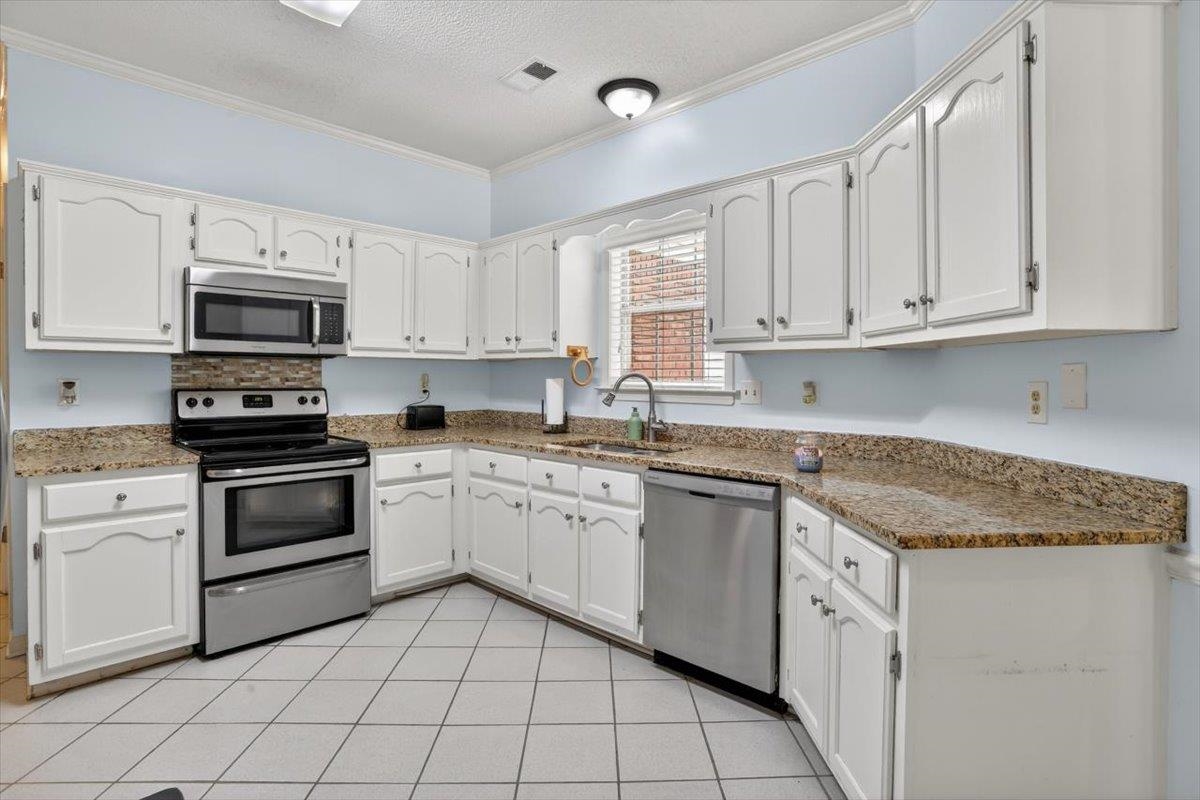 6220 Daybreak Dr Property Photo 7