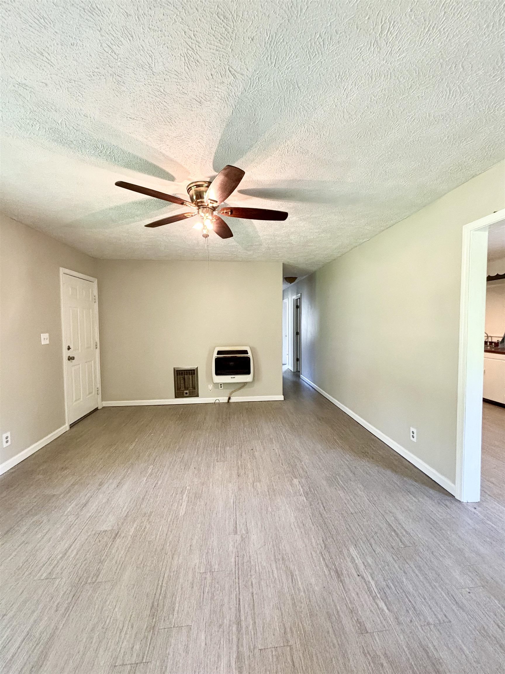 471 Hillcrest St Property Photo 5