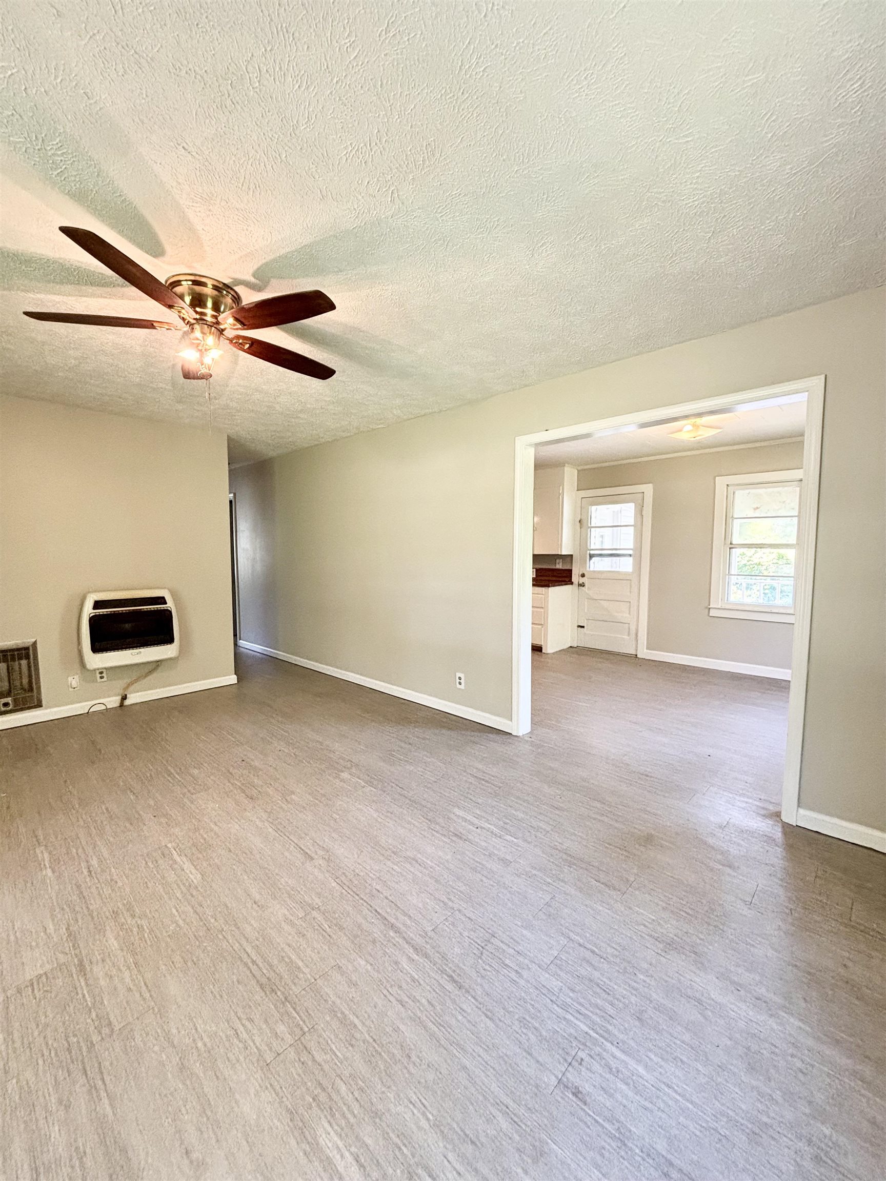 471 Hillcrest St Property Photo 6