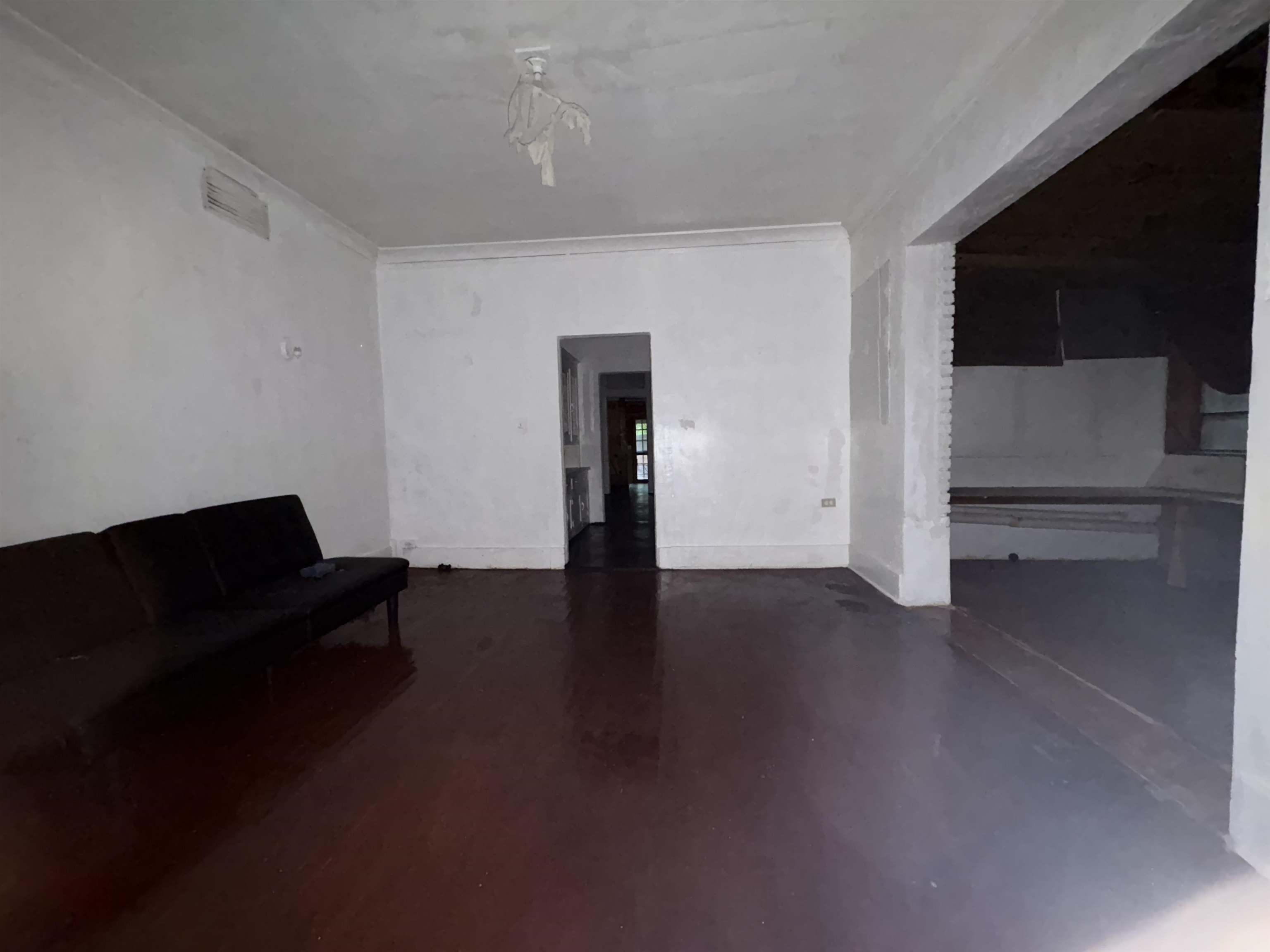 1637 Linden Ave Property Photo 2