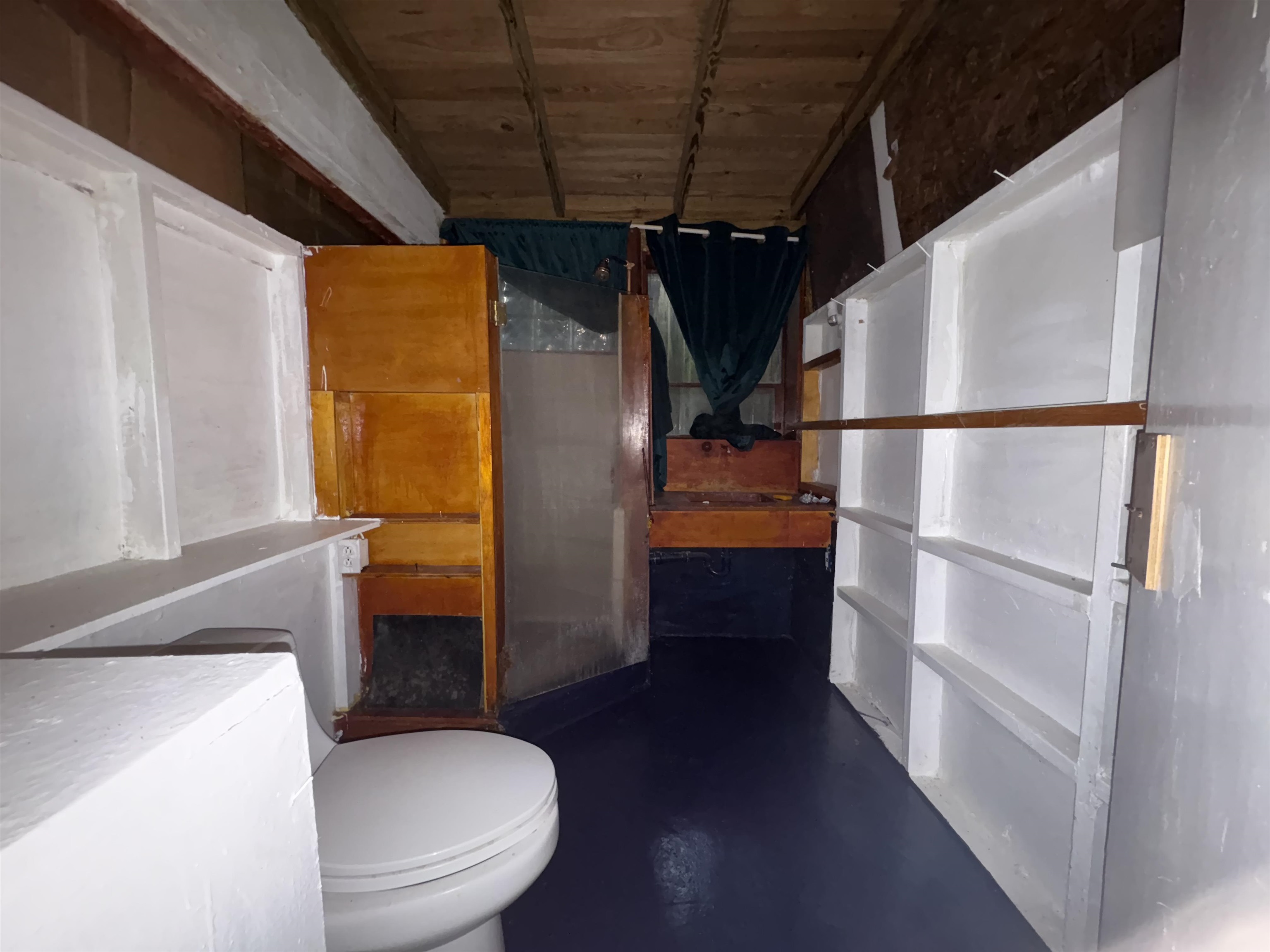1637 Linden Ave Property Photo 8