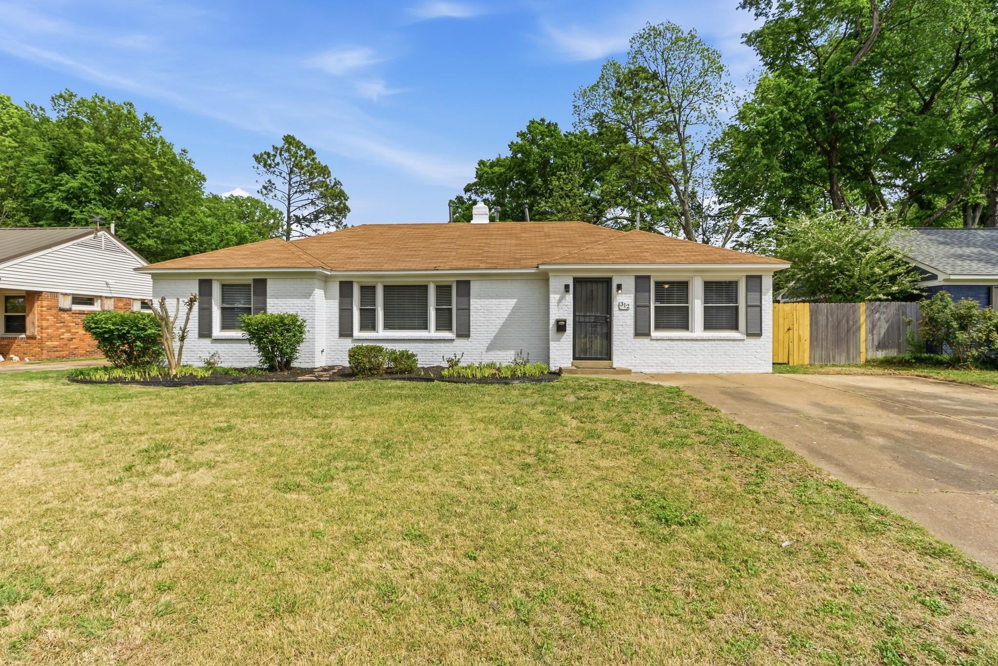 312 N FERNWAY RD Property Photo 1