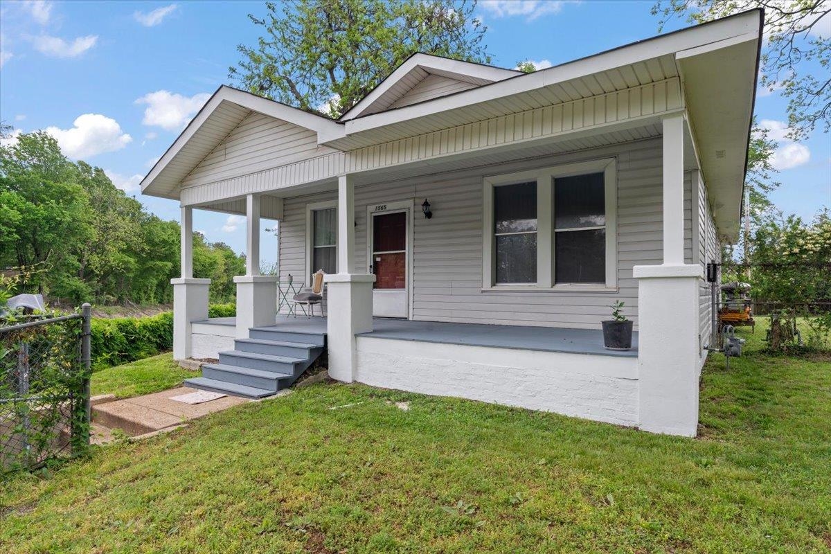 1565 S PARKWAY PKY E Property Photo 1