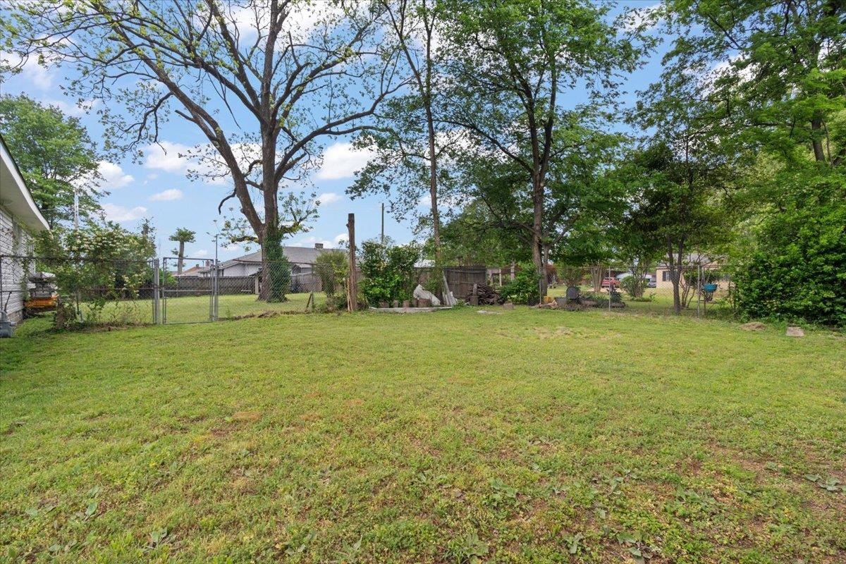 1565 S Parkway Pky E Property Photo 16