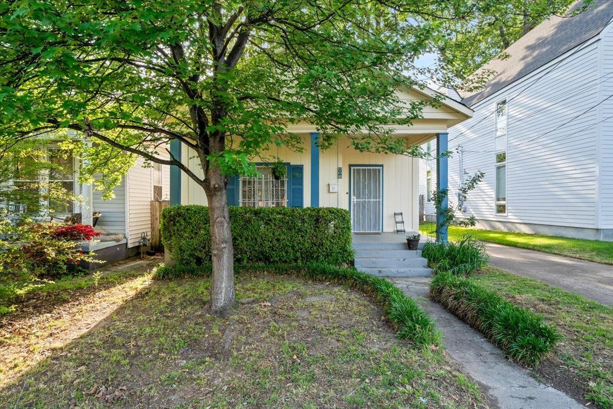 885 S COX ST Property Photo 1
