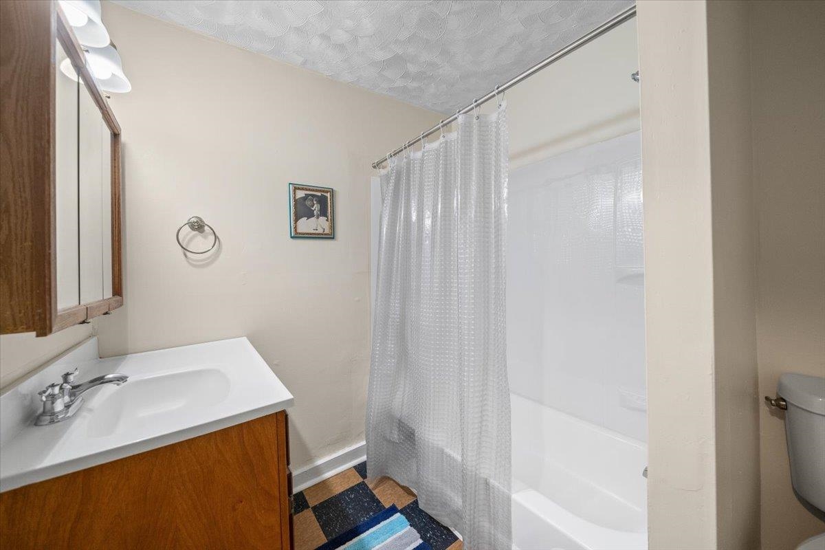 885 S Cox St Property Photo 19